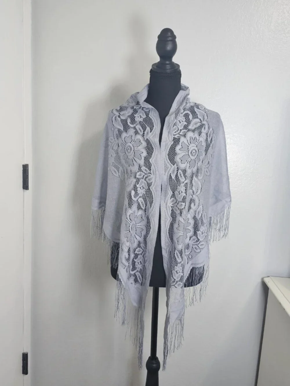 NWOT Unbranded 3 PC Bundle Floral Lace Fringe Shawls - Boho Bikini Cover Up Set - Picture 6 of 7